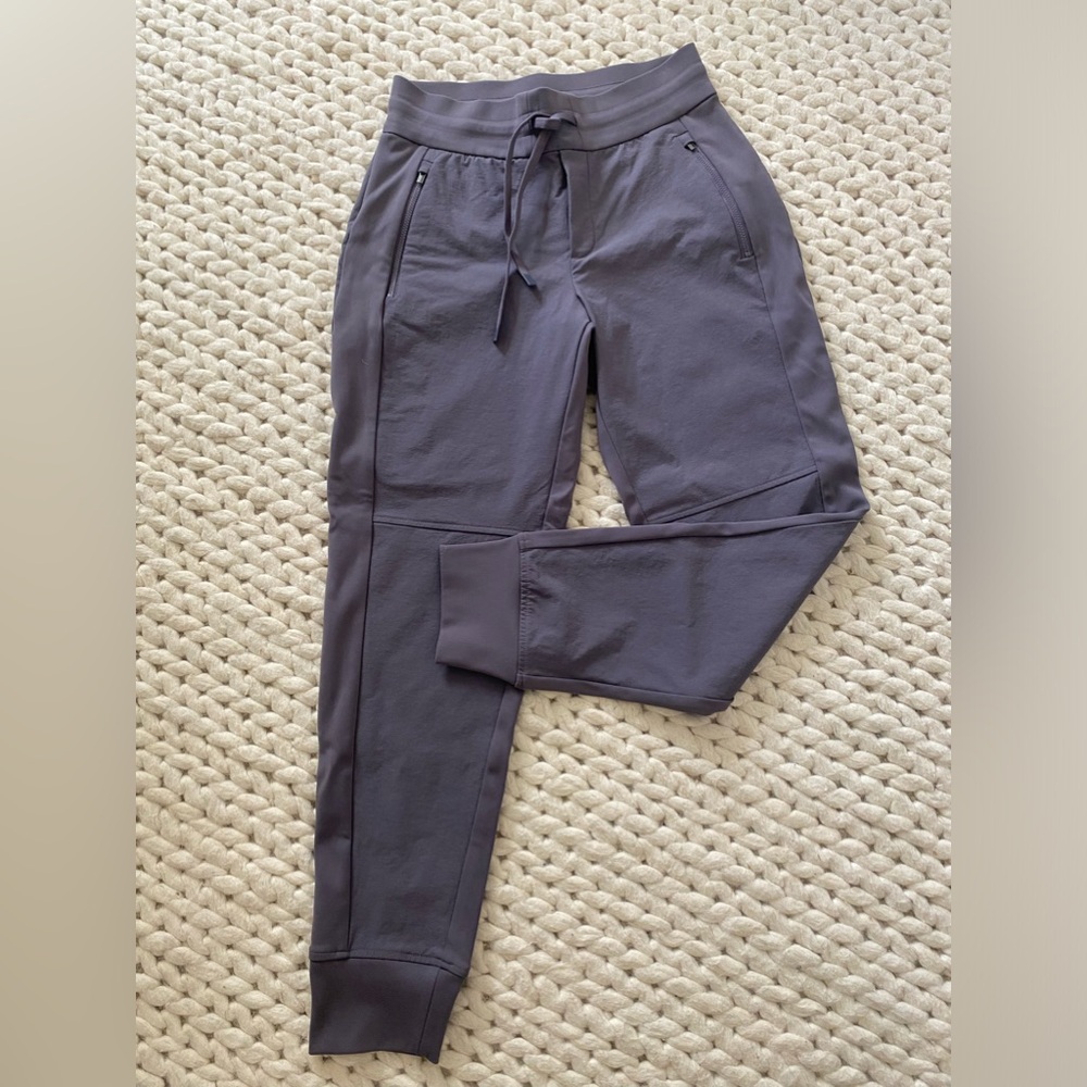 Athleta Headlands, Hybrid Jogger size 2 petite.